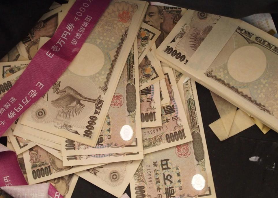 日本77岁富豪交往4000名美女,日本富翁暴毙