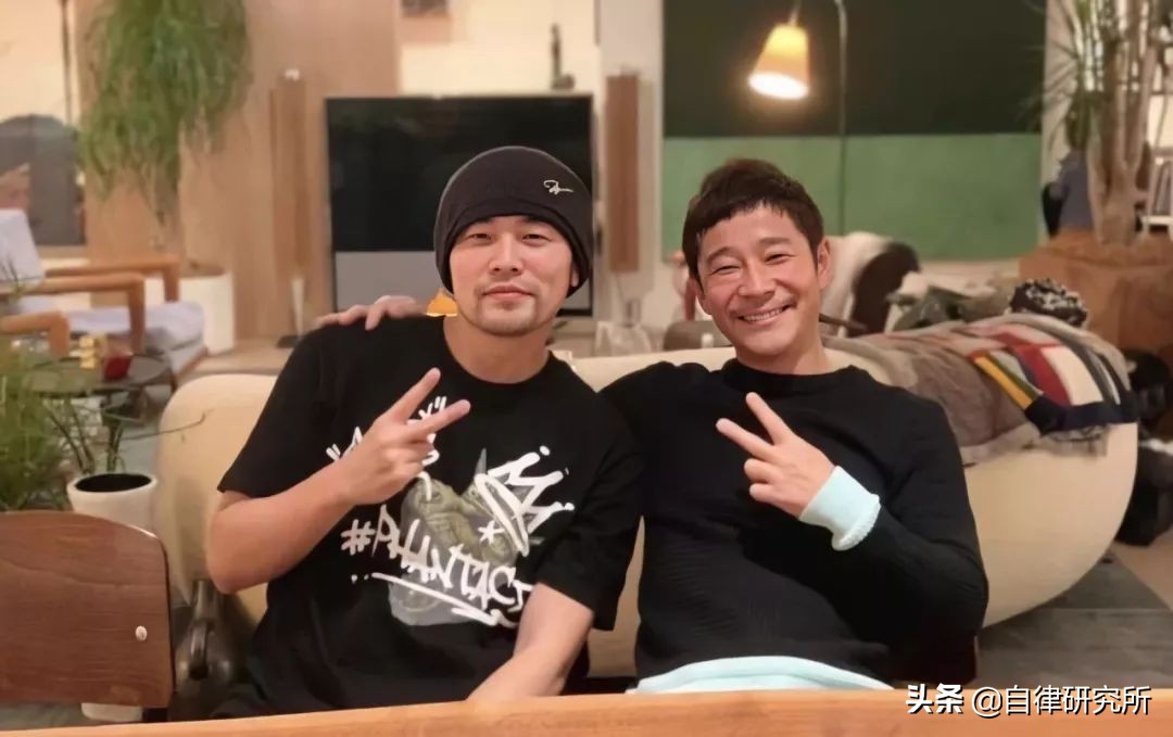 送10亿，征女友包下火箭登月高中毕业的他为何成为日本最潮富一代