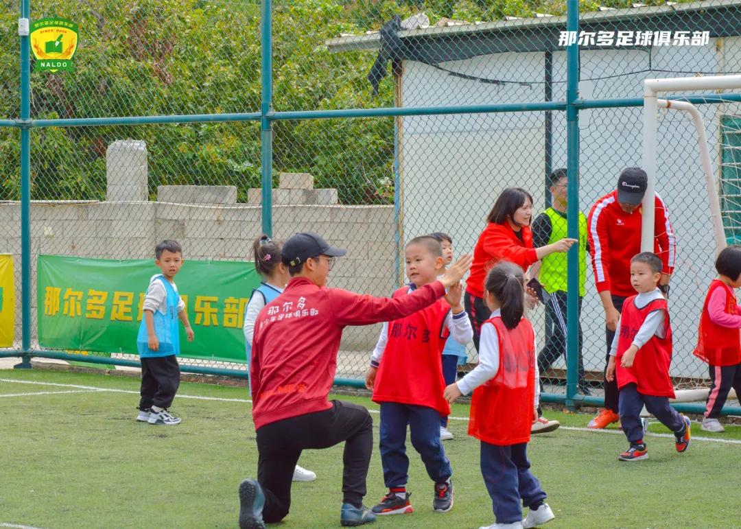 亲子足球联赛幼儿园,昌邑区幼儿园小班亲子活动