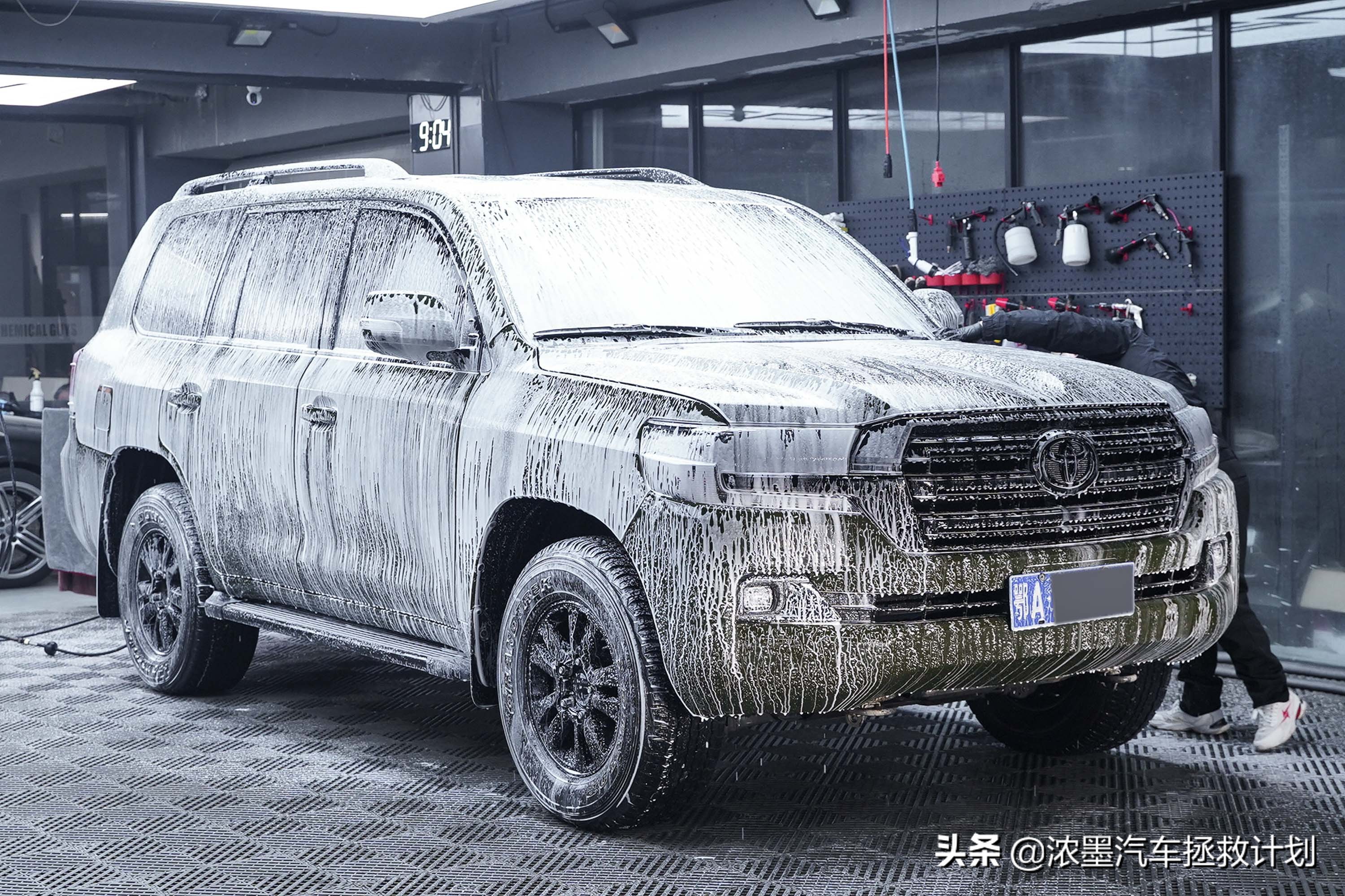 丰田霸道酷路泽带你翻山越岭,丰田兰德酷路泽低速4驱越野模式