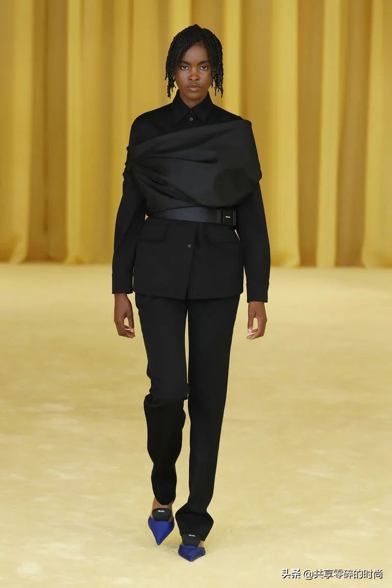 prada普拉达时装秀2018,普拉达prada2022春夏秀场蔡徐坤