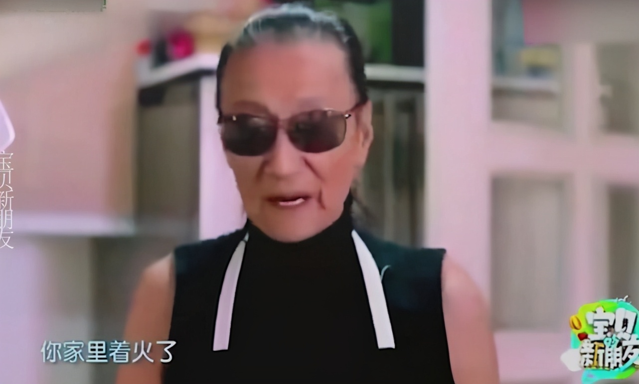 84岁谢贤自曝感情,83岁谢贤疑与34岁女友复合