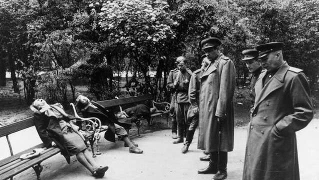 二战纳粹集中营女魔头,二战被俘虏德军老照片