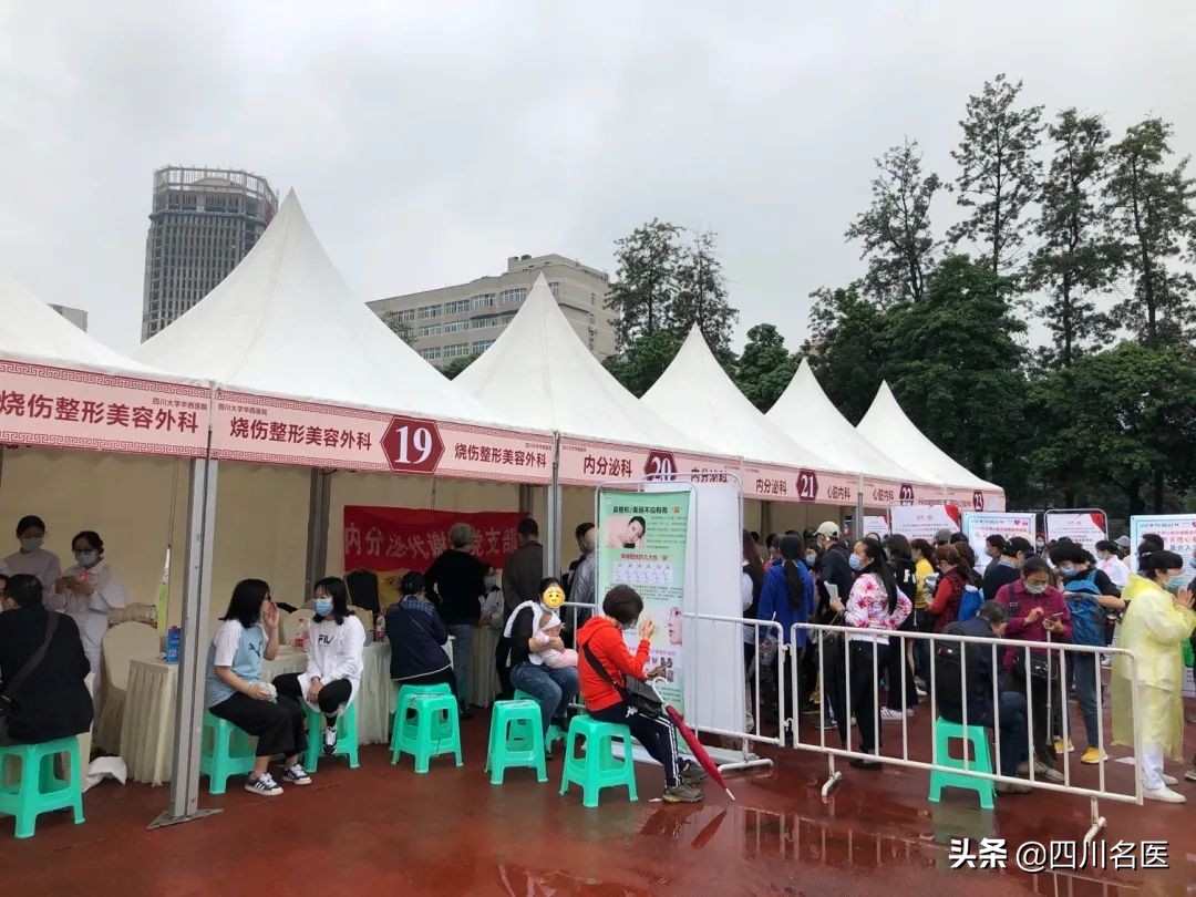 火爆！数万人“追星”华西坝