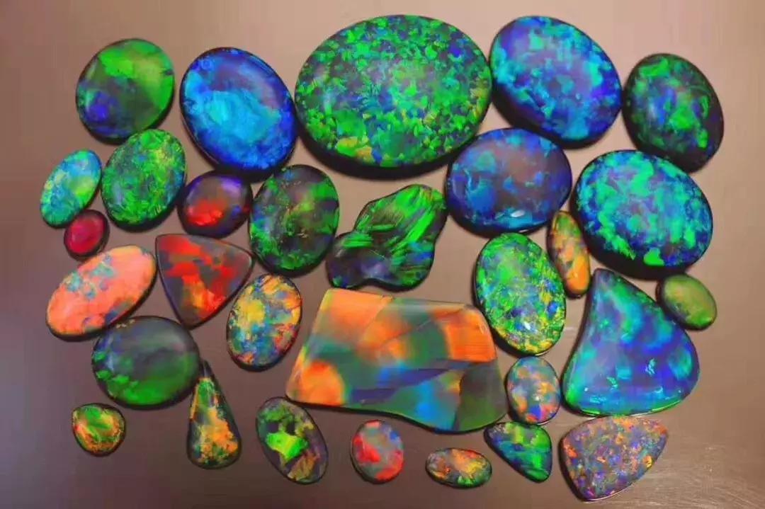 神奇的宝石绘本,宇宙宝石欧泊石