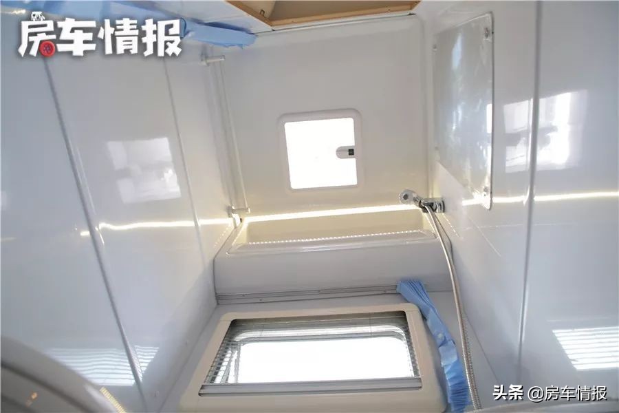 江铃d-max底盘单排皮卡房车怎么样,神行太保d-max硬升顶皮卡四驱房车