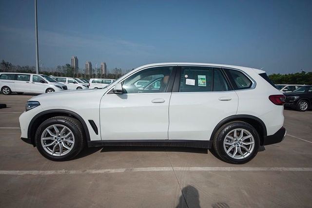 19款宝马x5m运动版中东版怎么样,18款中东版宝马x5参数配置图表