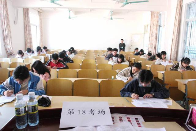 应届生考公务员是国考还是省考,公务员是参加国考还是省考好