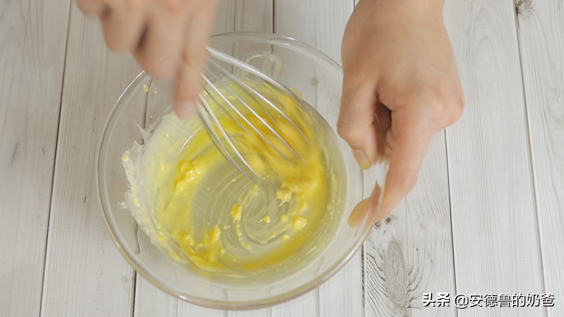 戚风蛋糕做法塌陷原因,戚风倒扣塌陷怎么补救