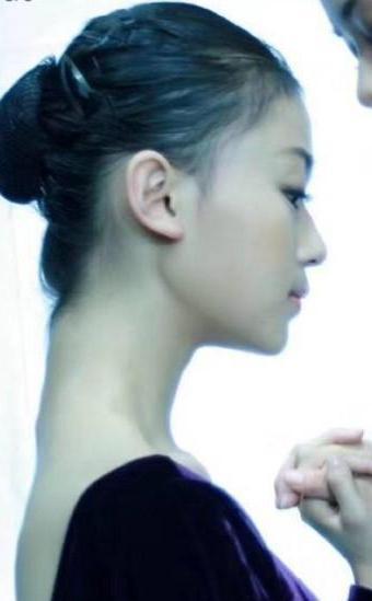 吴谨言的大学照片,吴谨言脸型整容过没