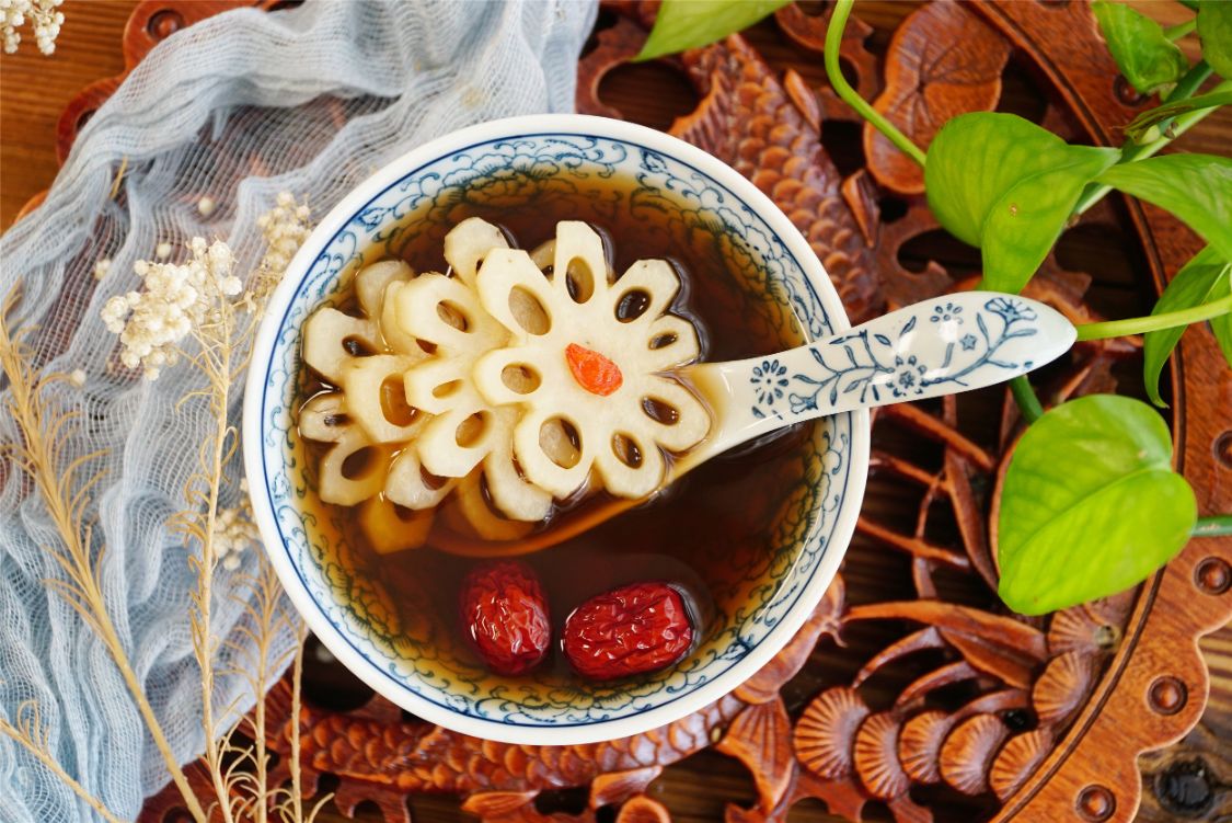 40岁的女人没钱是不是很正常,女人40岁没钱