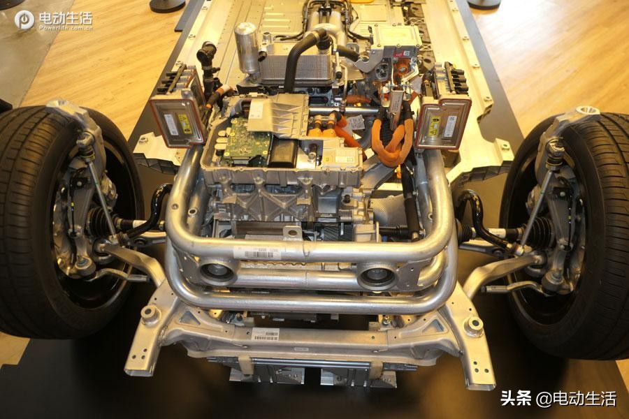 奔驰eqe科技,奔驰科技最新