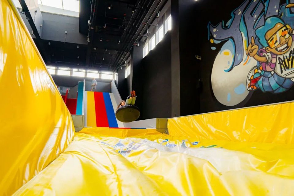 畅玩10000平米的主题乐园,郴州彩虹滑梯高空滑索