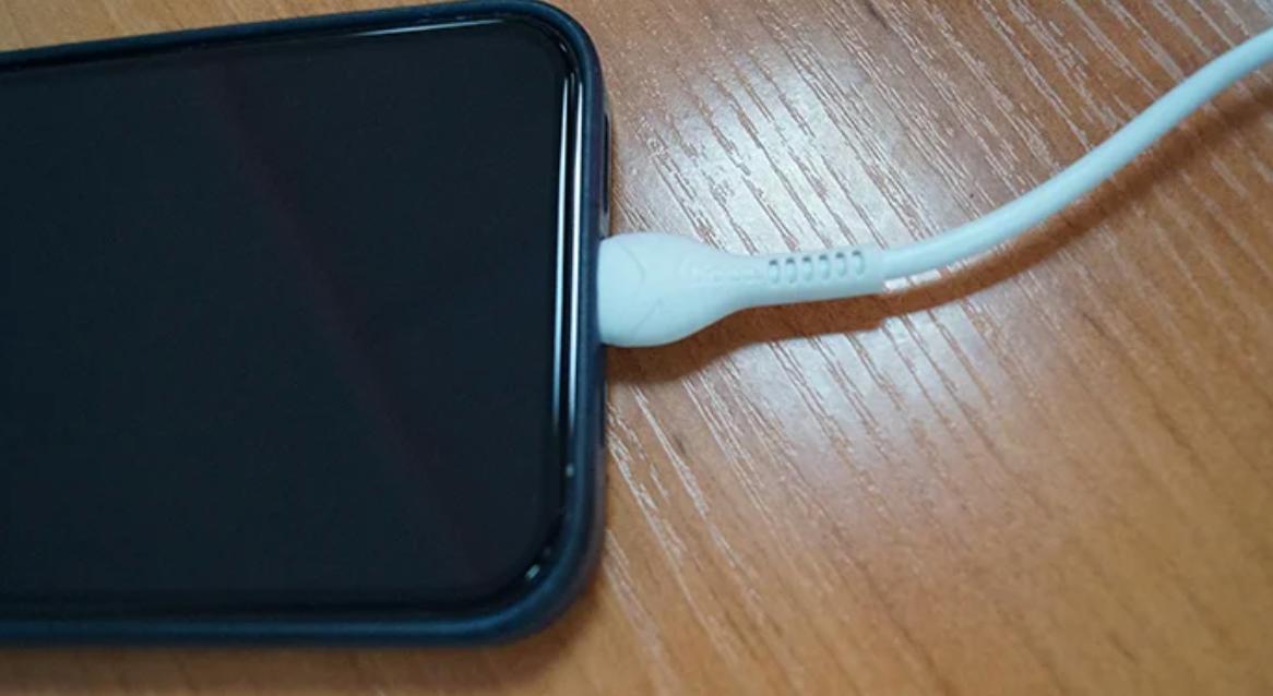 现在的智能手机怎么充电好,智能手机怎样充电对手机最好