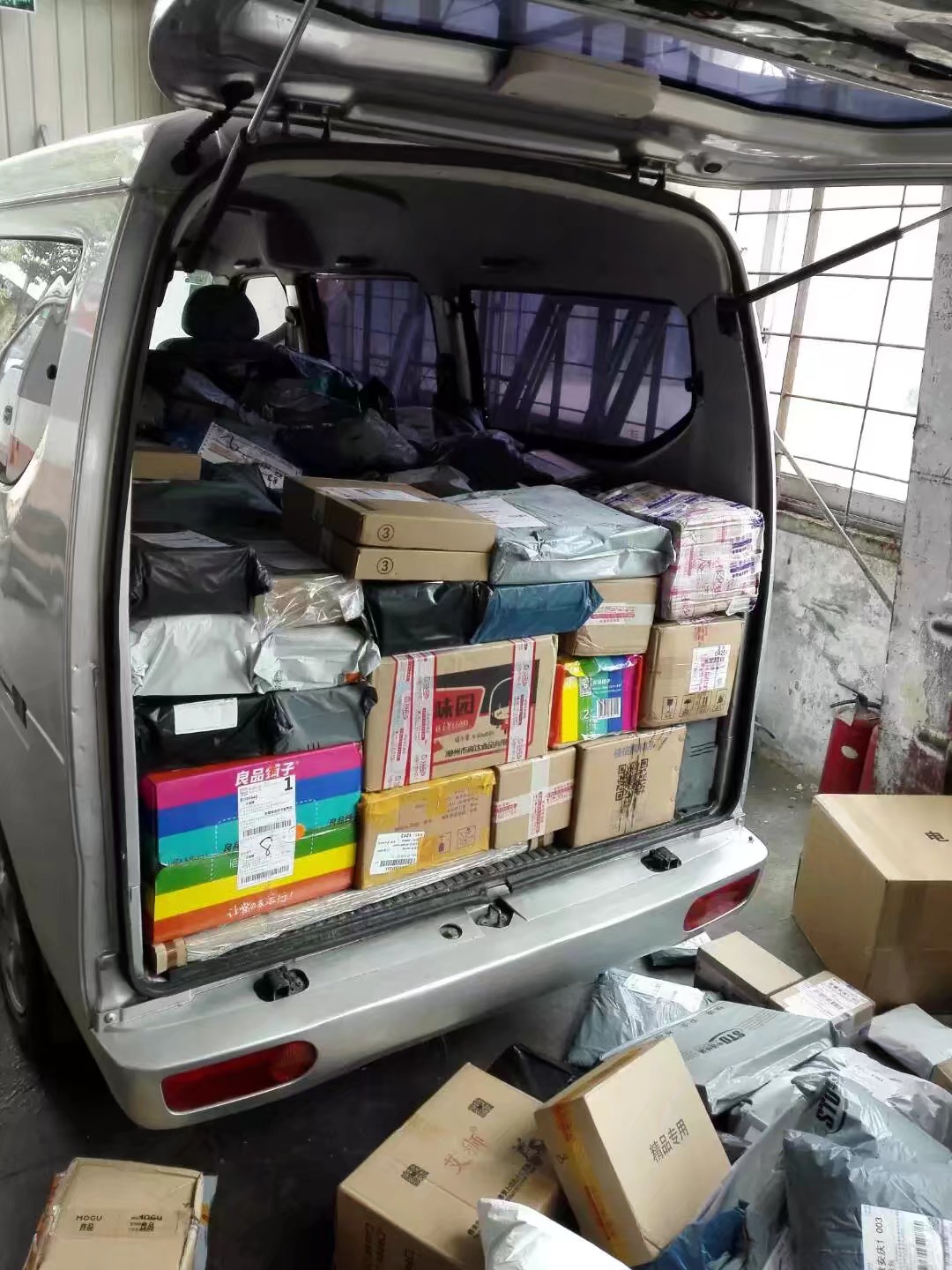 二手货运电动面包车价格,想买一台面包车