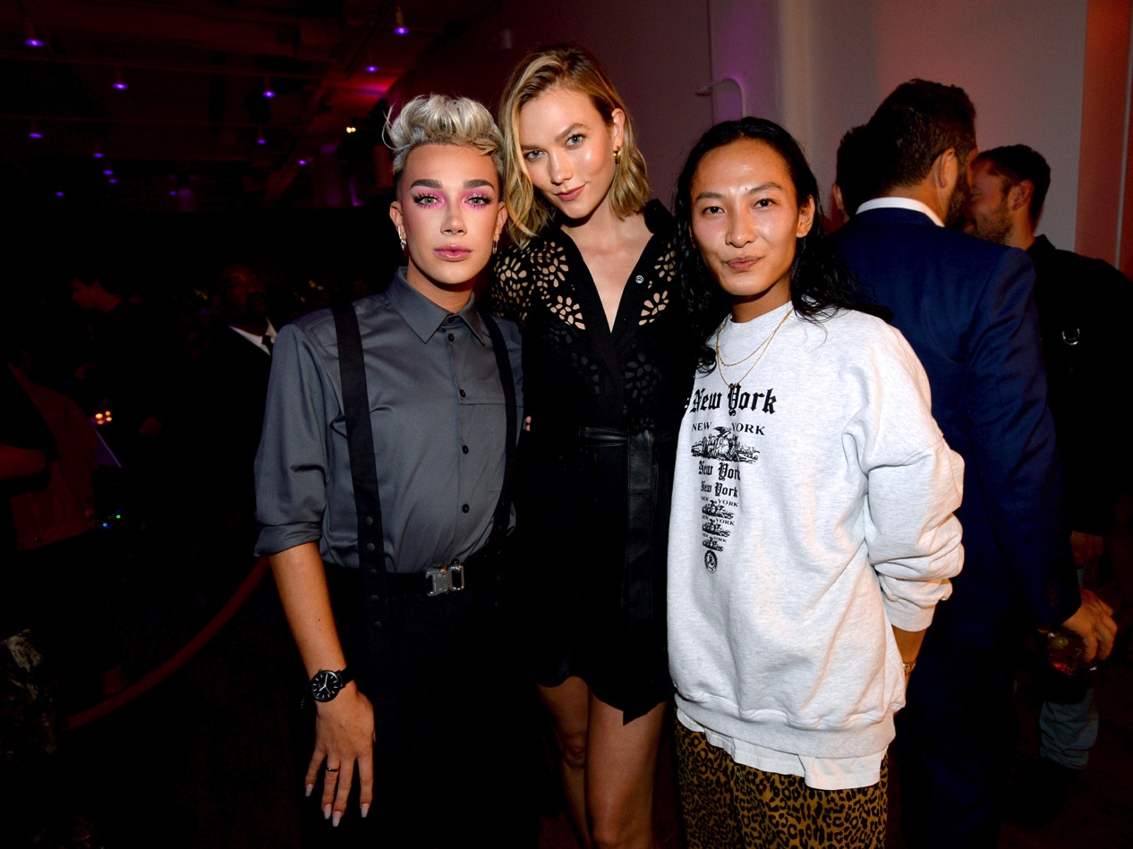 华裔爆款设计师疑似下药性侵多名男性，摸*体下**捏胸是日常操作？