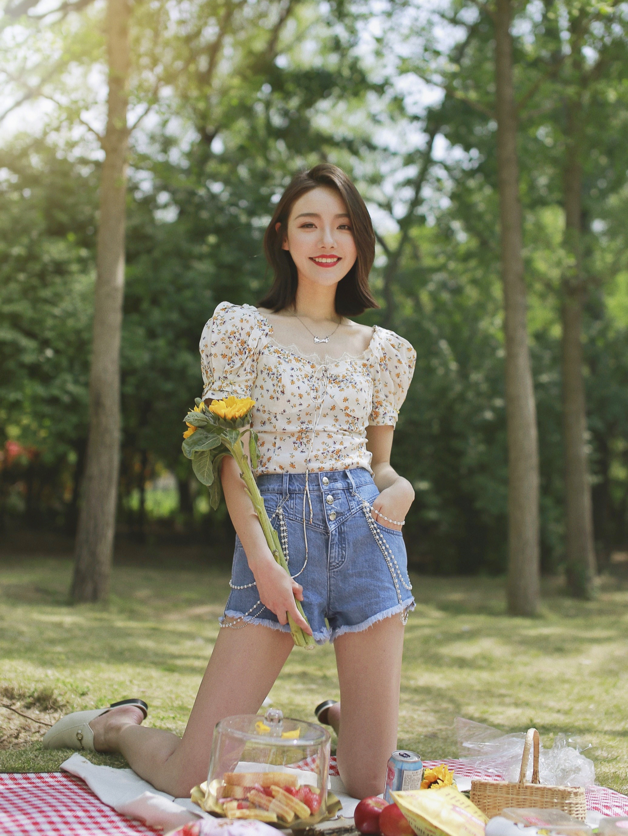 夏天男生黑色短裤搭配什么上衣,白色短裤配什么上衣和鞋子好