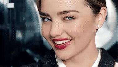 刷牙时一个小窍门彻底告别黄臭牙,刷牙的时候放点小苏打牙会变白吗