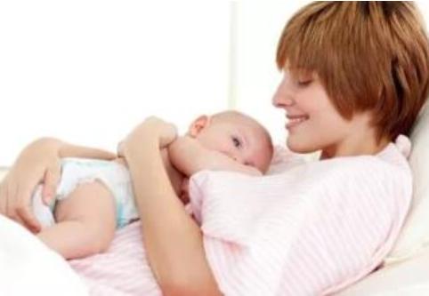 家有色娃怎么办？睡觉总摸妈妈隐私部位！网友：不能惯！