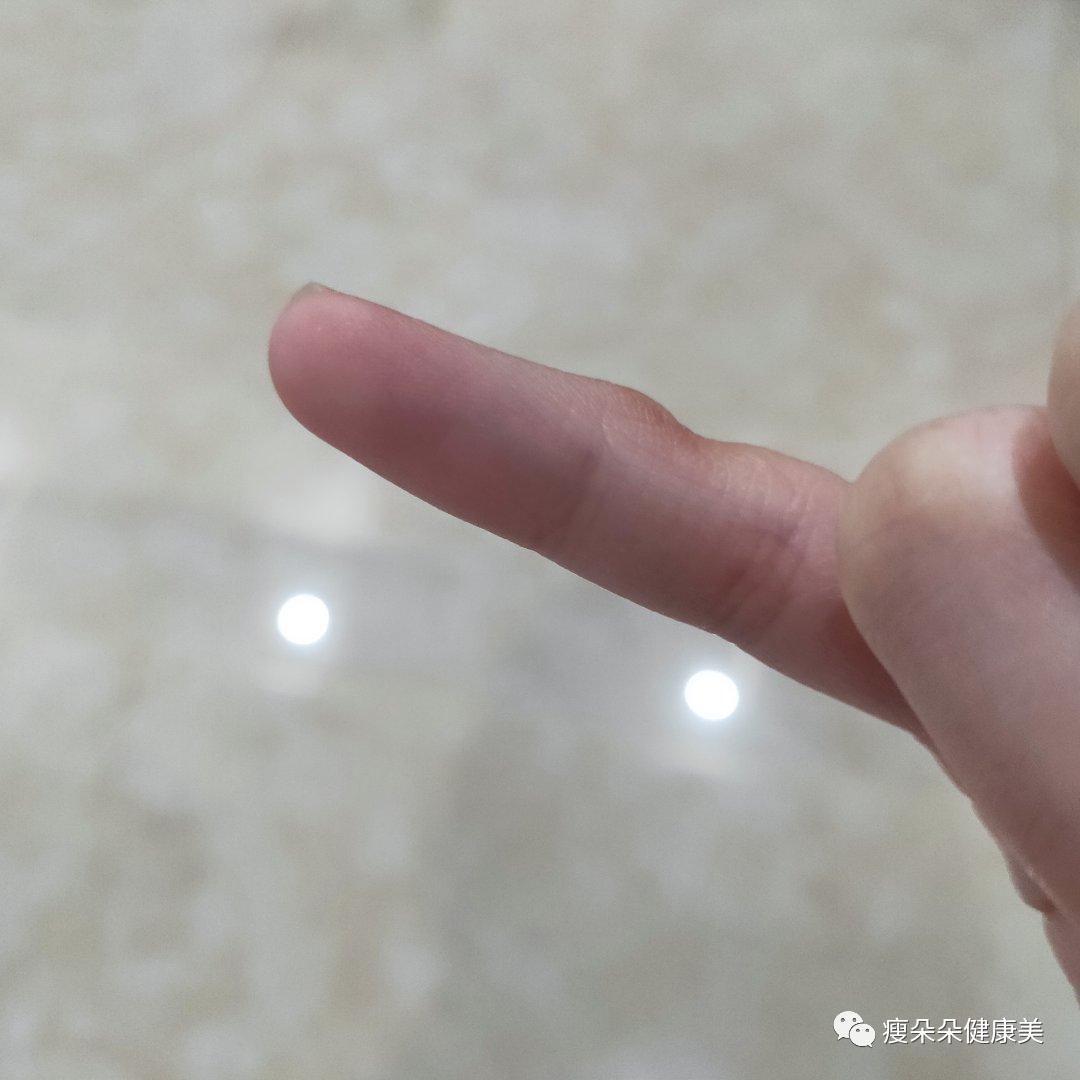 男朋友被女朋友逼着穿上女装,女朋友逼男朋友穿女装