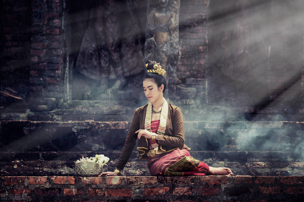 故事：老头怕女儿思春，想个办法转移女儿的注意力，不料适得其反