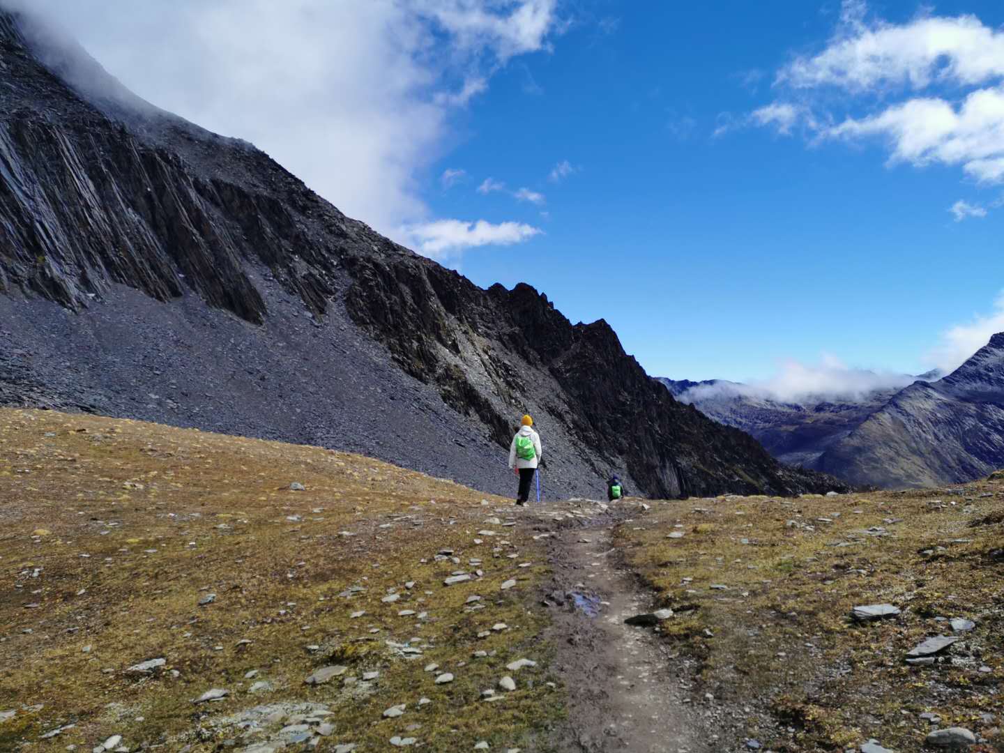 四姑娘山大峰登顶感受,四姑娘山二峰绝望坡有绳索吗