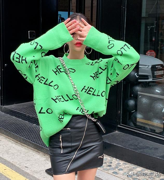 今年流行设计感毛衣,韩国设计款宽松毛衣