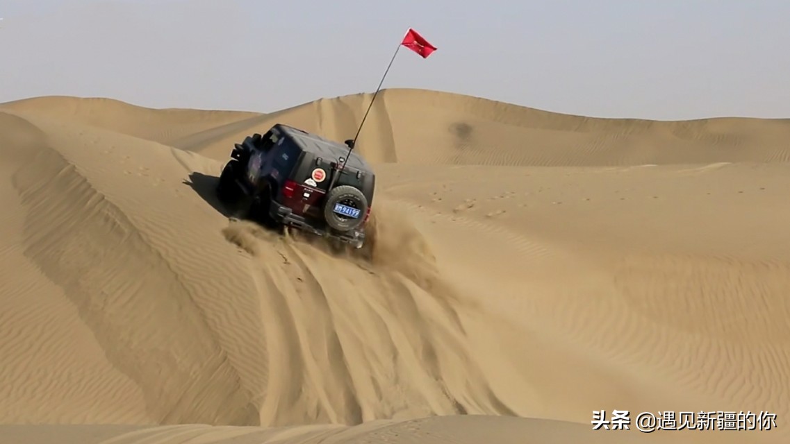 塔克拉玛干沙漠篝火晚会,六轮越野车穿越无人区