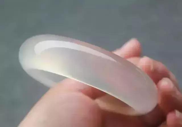 商场玉镯差距,玉镯一个号差距有多少