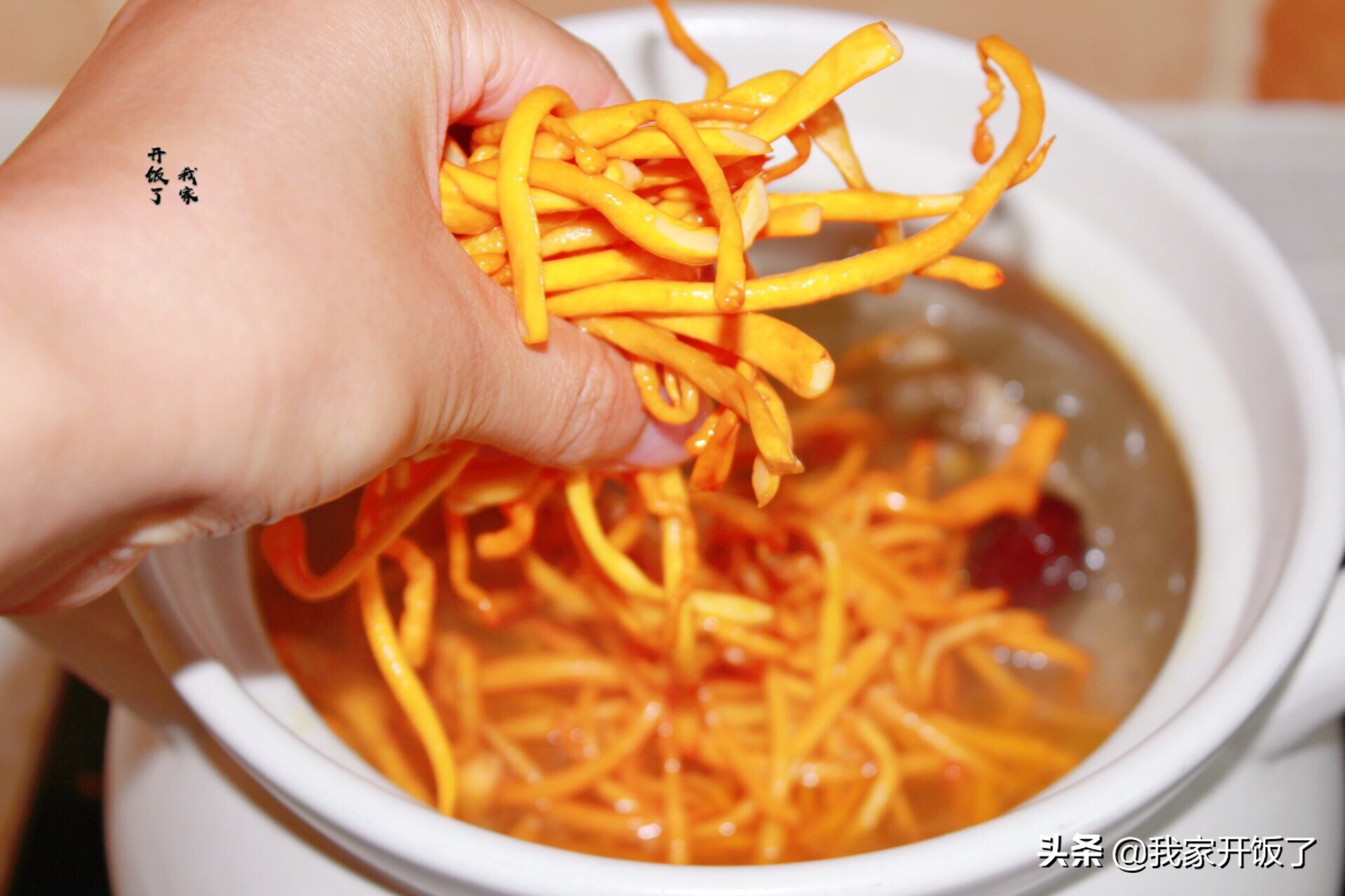 立冬进补乌鸡汤,立冬清补凉炖鸡汤