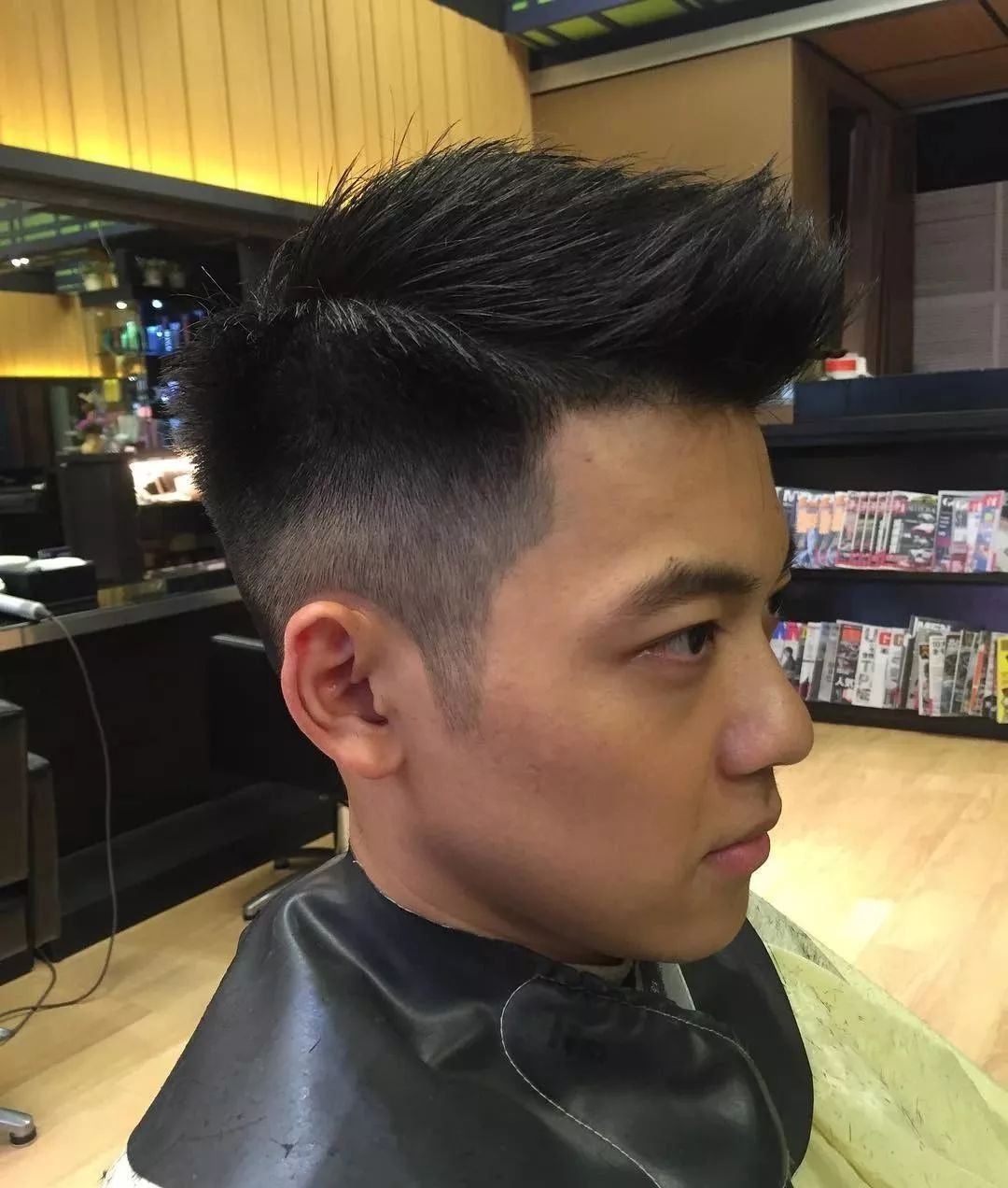 头发很硬两侧总是翘起怎么剪,头发很硬两侧总是翘起