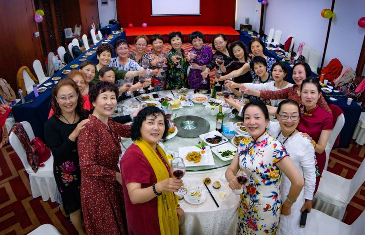 岁月不老我们不散全文,岁月不老我们不散什么意思