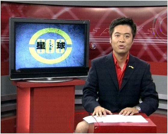 女主持人吃泡面,女主持人穿露锁骨衣服