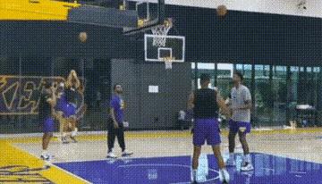 威少背打福克斯湖人季前赛,篮网湖人季前赛哈登威少