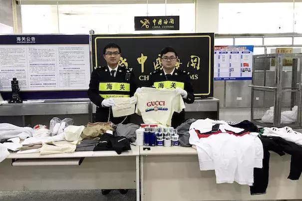 国外买奢侈品包包lv被海关扣,lv代购被查