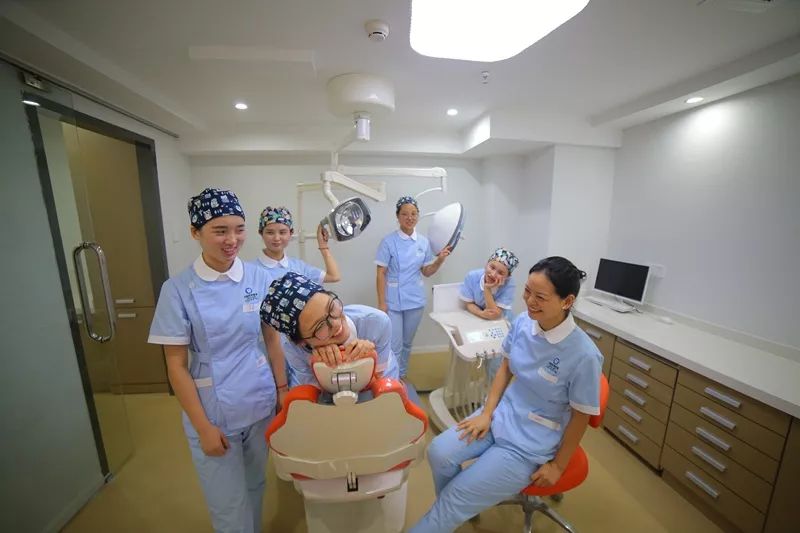 让你笑出自信的不止益达！仅39.9元抢成都华品口腔保健洁牙套餐！