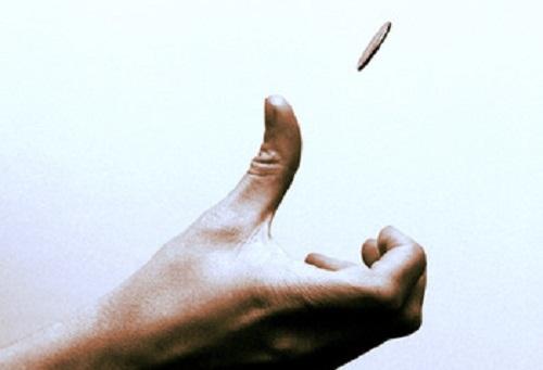 裁判抛硬币挑边,裁判扔硬币决定什么