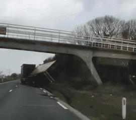 足球场上没有绝对的强和不强,足球场上不可思议时刻