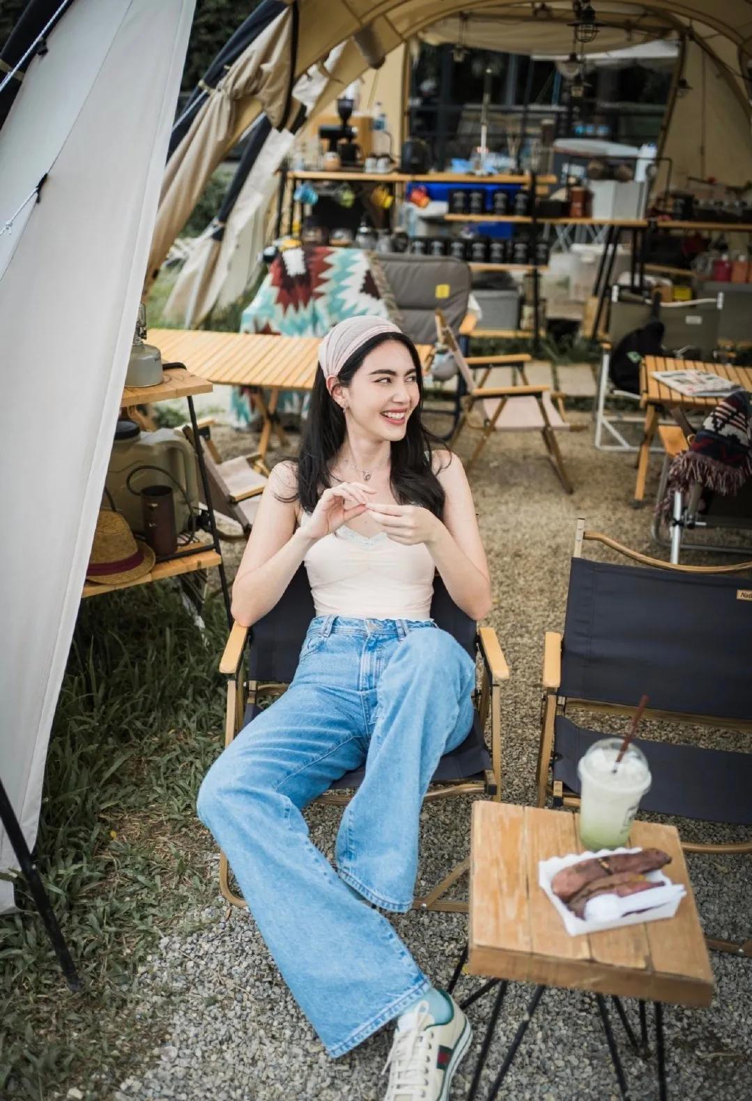 杨幂穿小吊带街拍,杨幂穿吊带衣服拍写真