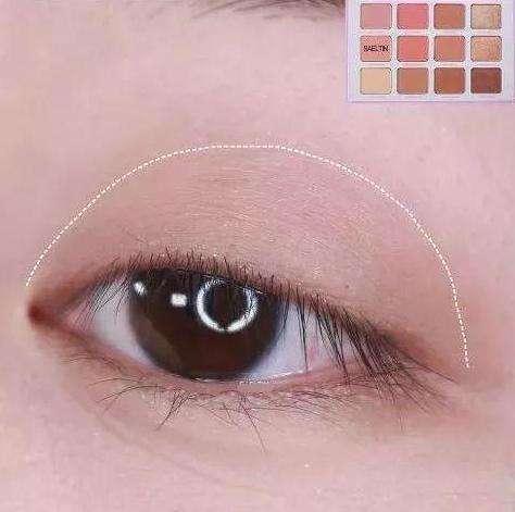单眼皮怎么画眼妆才能让眼睛变大,单眼皮女生怎么画眼妆显眼大