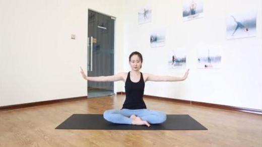 瑜伽瘦大臂和肩膀体式,手臂拜拜肉瑜伽教学