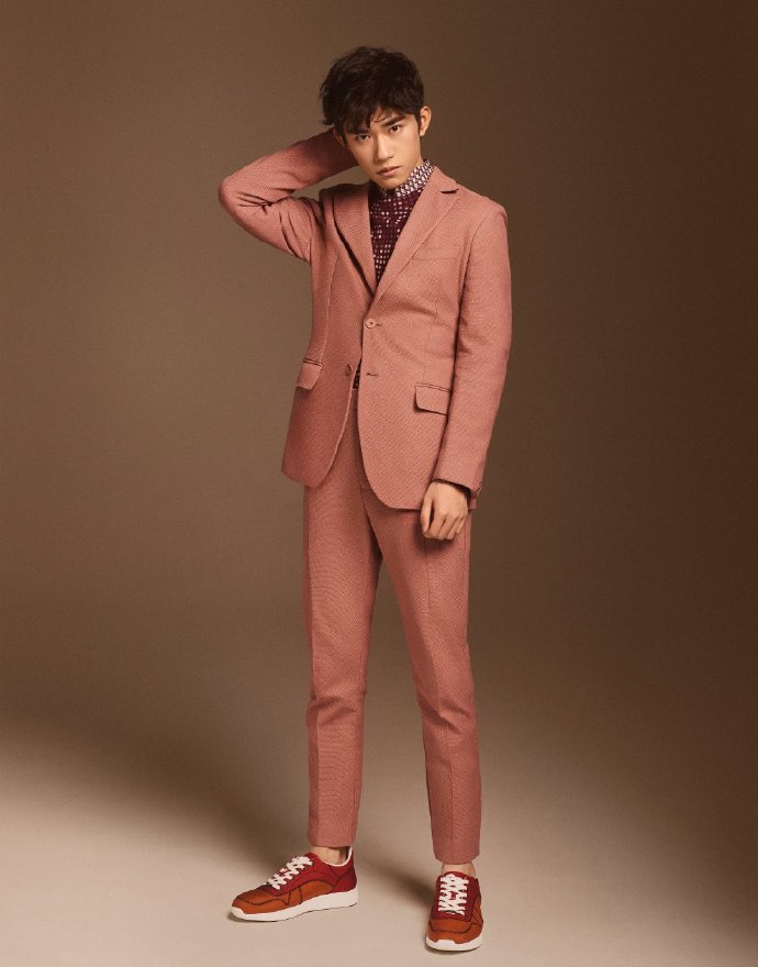 大家对易烊千玺的评价一段话,易烊千玺人物评价简洁