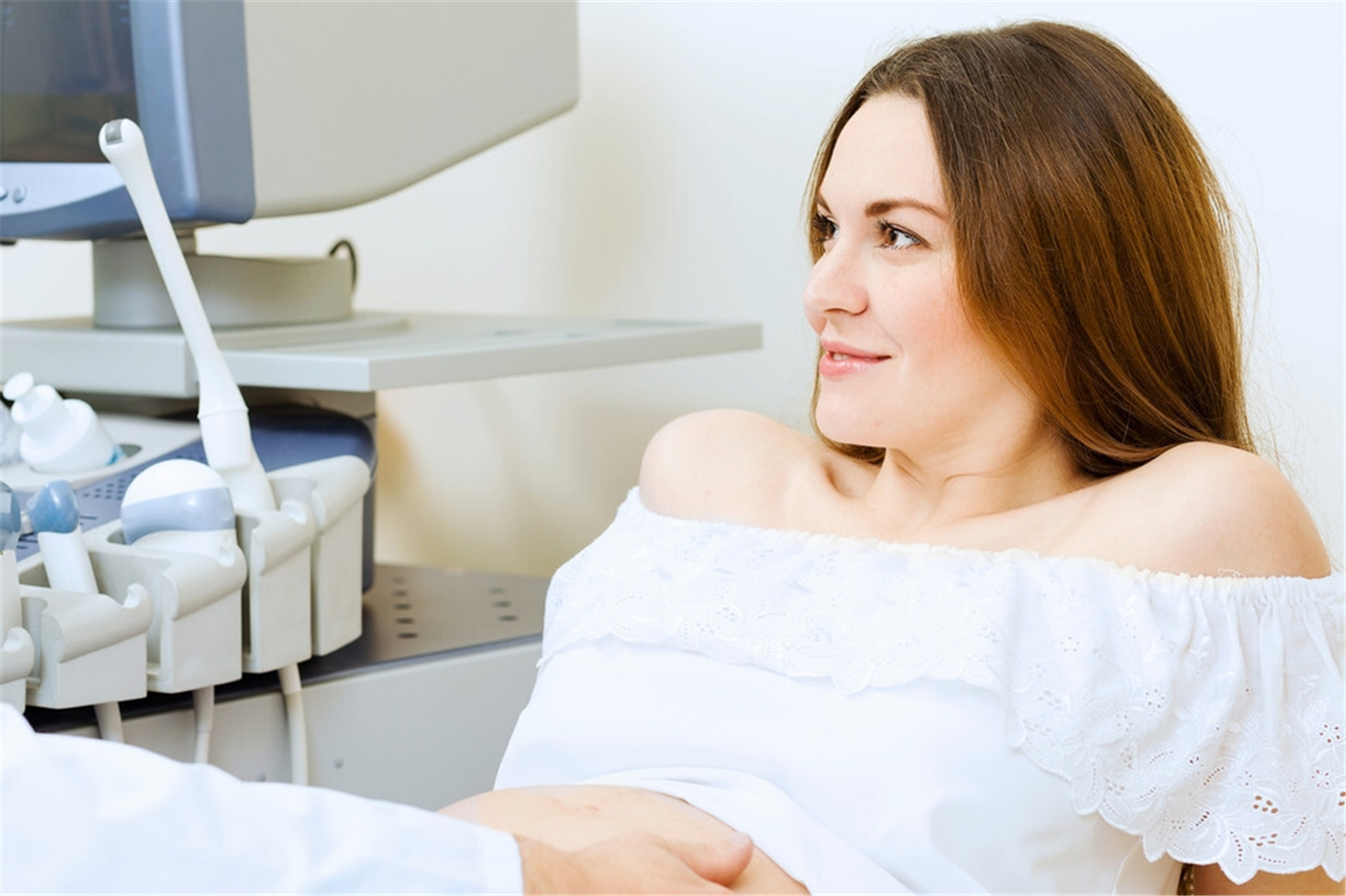 孕早中晚产检侧重点不同，哪些需要特别关注？即便没钱也不能缺席