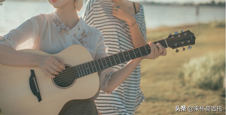 适合初学者的吉他预算两千左右,1000元左右性价比高的吉他