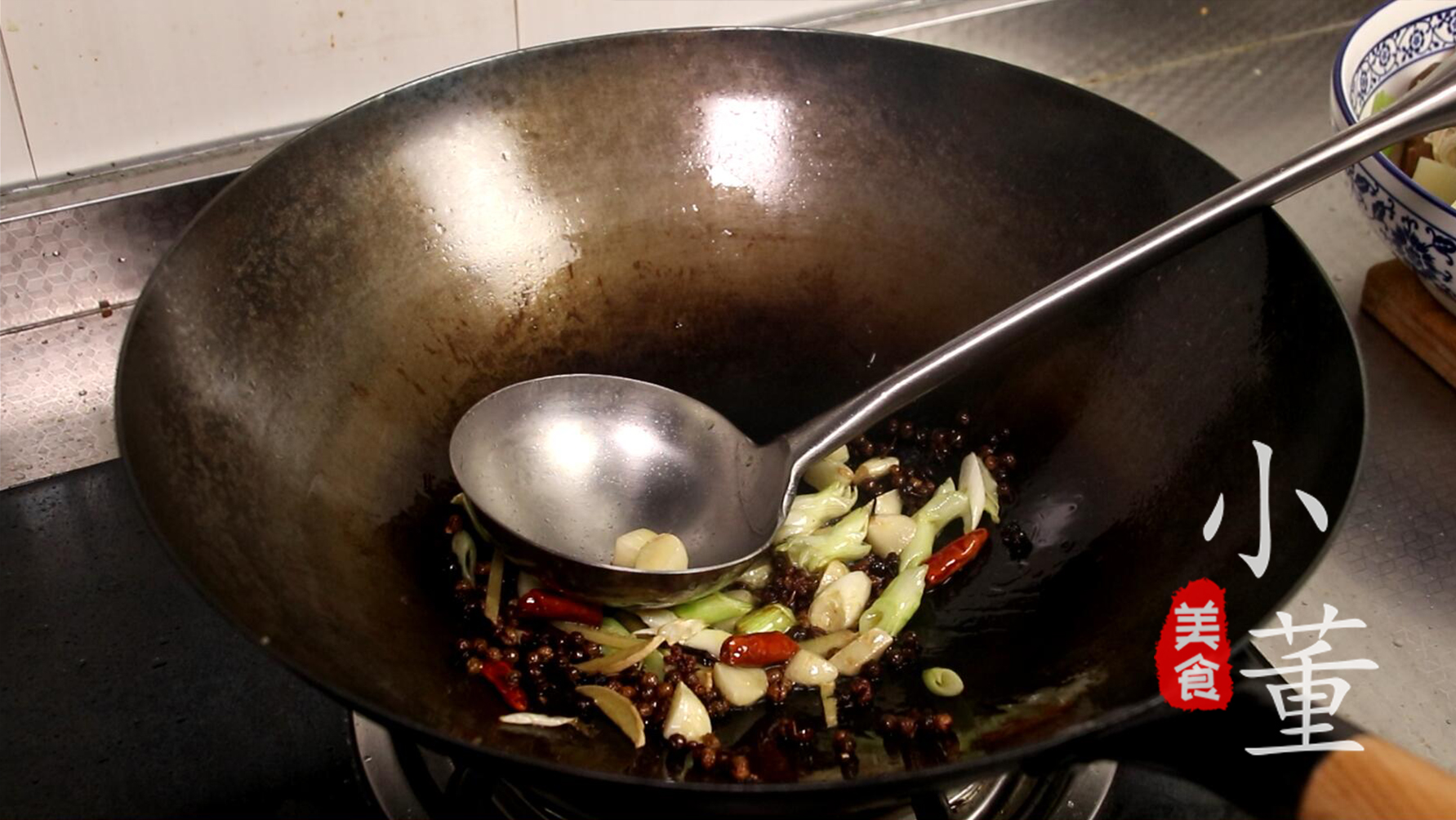 大厨制作麻辣香锅视频,最简单麻辣香锅怎么做才好吃