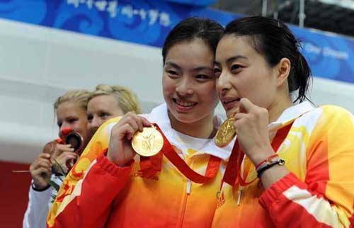 吴敏霞曾获29次世界冠军,跳水冠军吴敏霞意外受伤视频