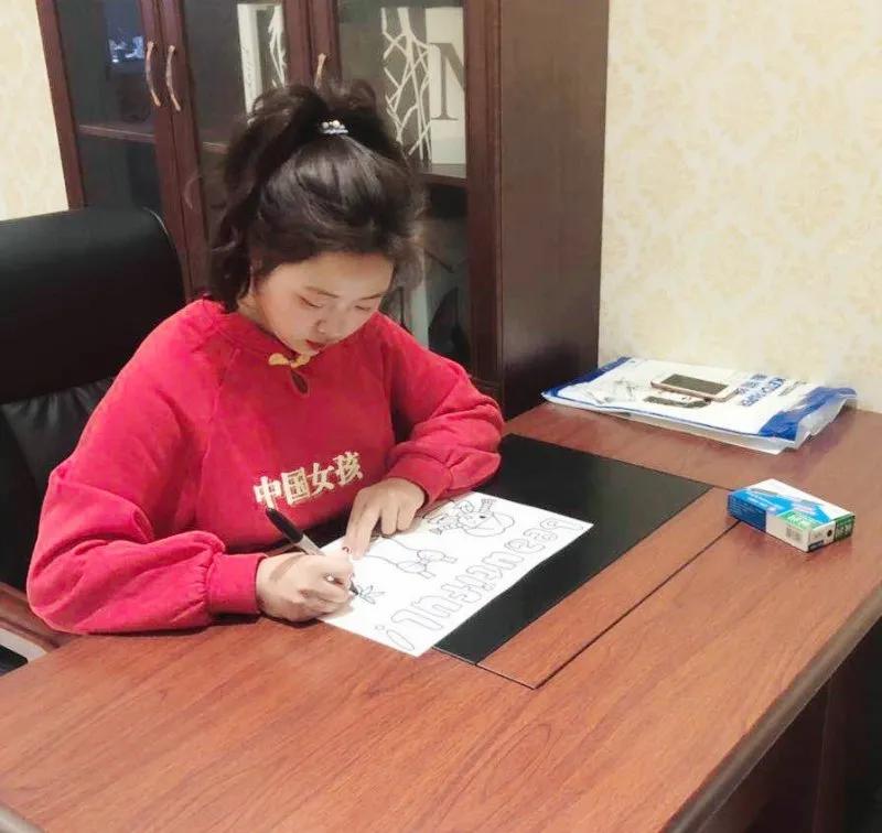 教师疫情防控克服困难坚守岗位,信阳教师疫情最新消息