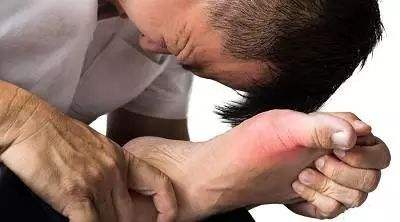 尿酸高怎样喝水才正确,尿酸高喝水的正确方法