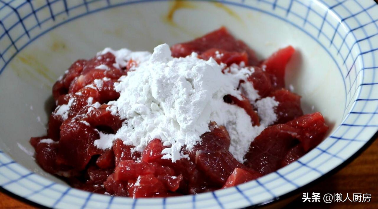 这是牛肉汤的懒人做法,肉嫩无腥味,好喝不油腻,味道香