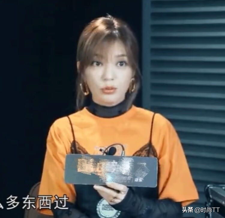 赵薇44岁依旧不显老,赵薇穿吊带连体衣照